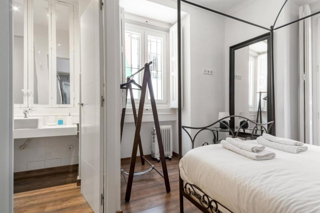2 Bedrooms 2 Bathrooms Furnished - Malasana - Bright Stylish - Mintystay Madryt Zewnętrze zdjęcie